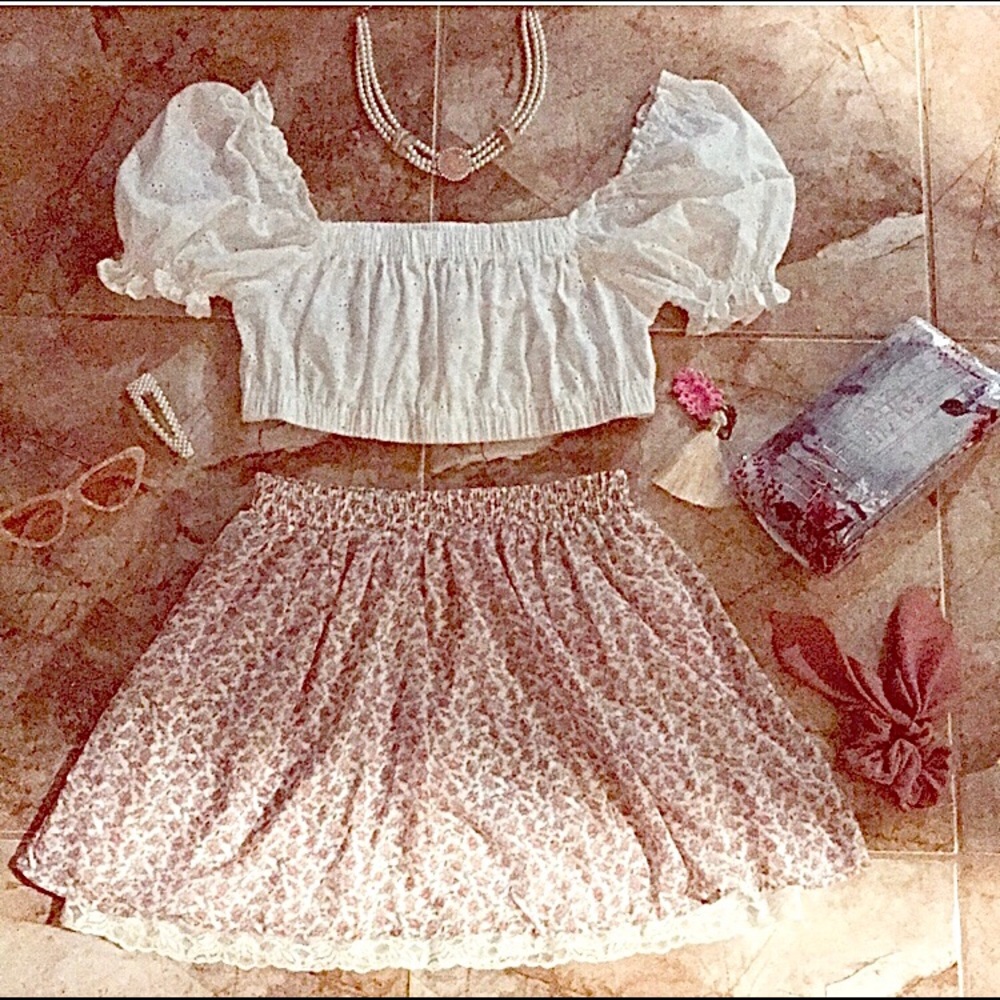 Forever 21 Floral Dainty lined skirt/ Lace Exposed